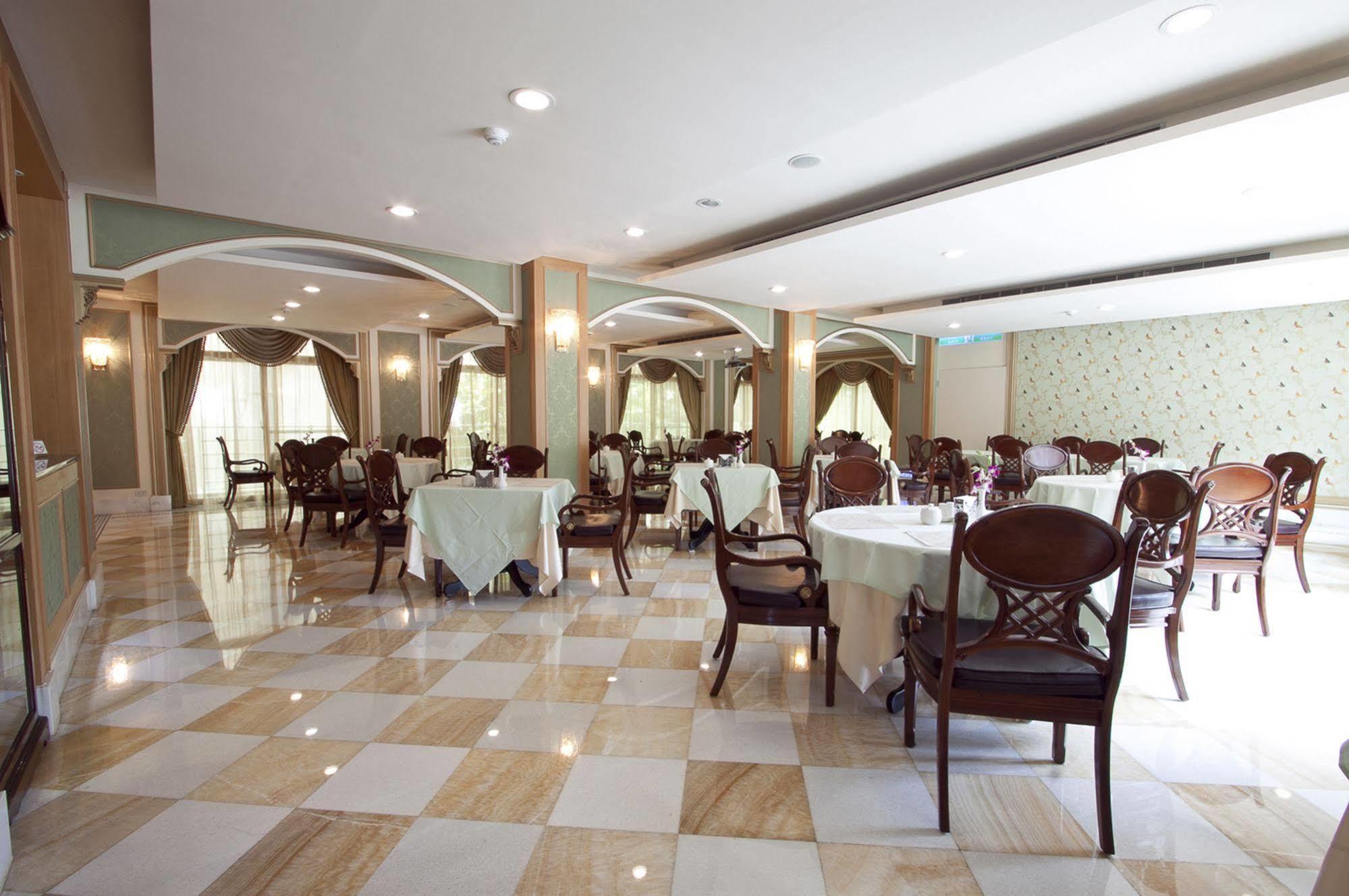Royal Seasons Hotel Beitou Taipei Extérieur photo
